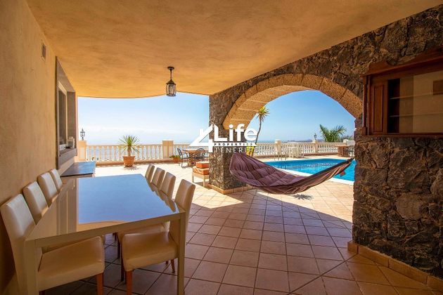 Foto 2 de Venta de casa adosada en Costa Adeje de 12 habitaciones con terraza y piscina