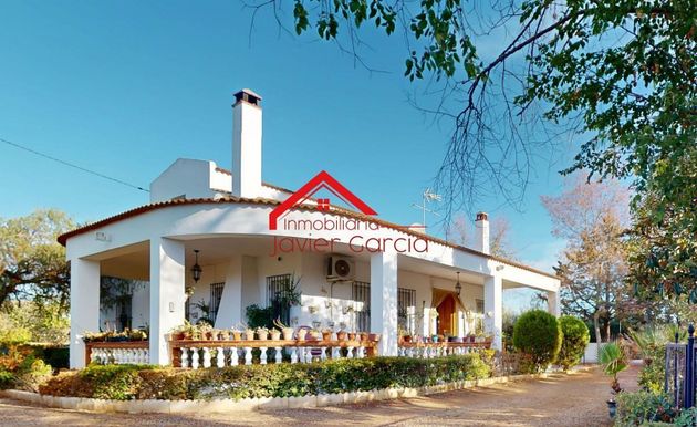 Foto 2 de Casa rural en venda a avenida De la Constitución de 5 habitacions amb terrassa i piscina