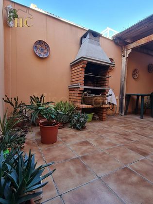 Foto 1 de Venta de casa adosada en Renfe - Bulevar 1º y 2º Fase de 4 habitaciones con terraza y jardín