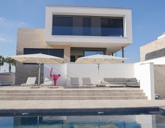 Foto 2 de Xalet en venda a El Mojón de 3 habitacions amb terrassa i piscina