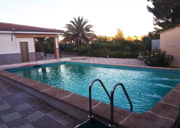 Foto 1 de Xalet en venda a Úbeda de 4 habitacions amb terrassa i piscina