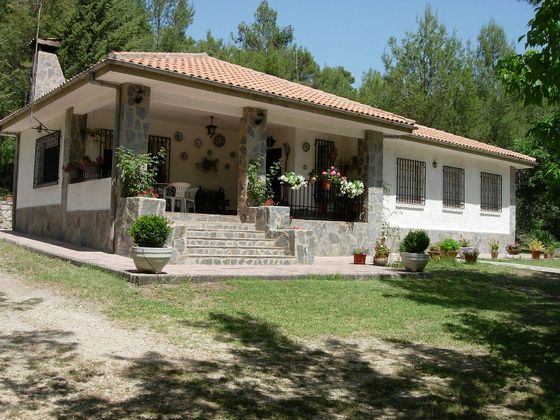 Foto 1 de Chalet en venta en Iruela (La) de 3 habitaciones con terraza y piscina