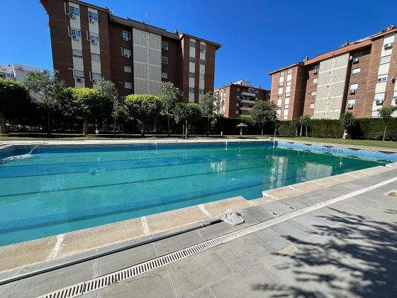 Foto 1 de Pis en venda a Linares de 4 habitacions amb piscina i garatge