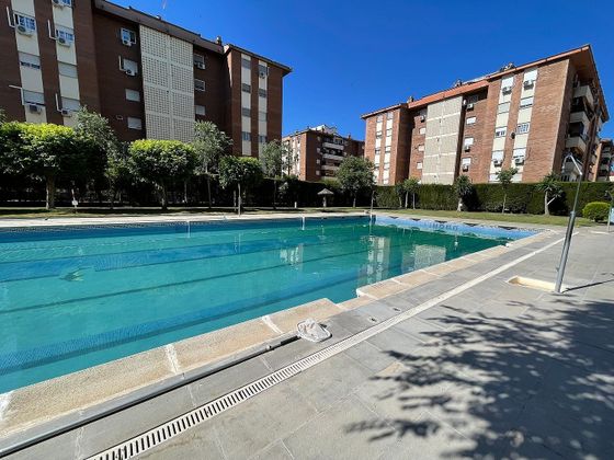 Foto 2 de Pis en venda a Linares de 4 habitacions amb piscina i garatge