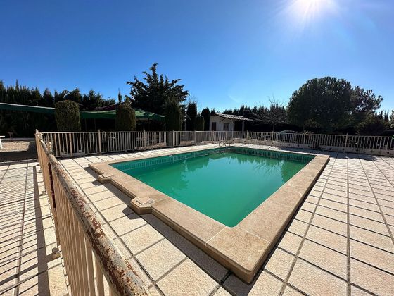 Foto 2 de Xalet en venda a Torreperogil de 3 habitacions amb piscina i jardí