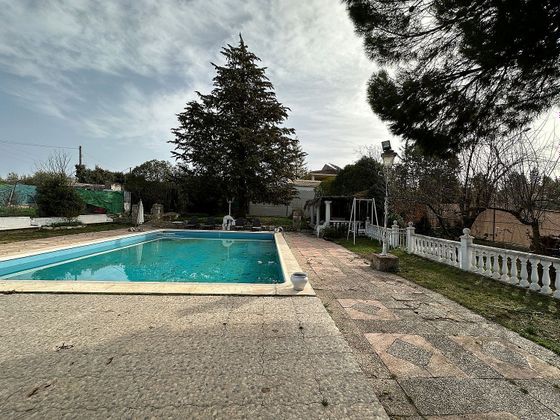 Foto 2 de Chalet en venta en Úbeda de 6 habitaciones con piscina y jardín
