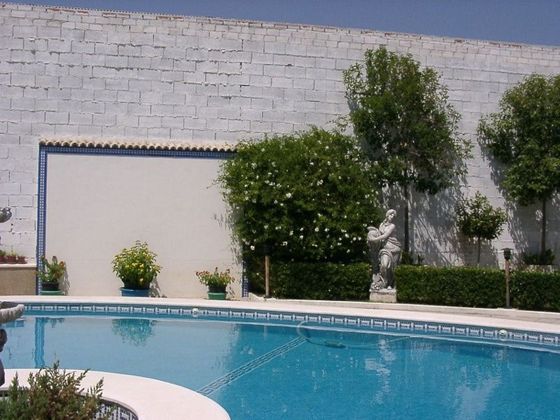 Foto 2 de Casa en venta en Úbeda de 9 habitaciones con terraza y piscina