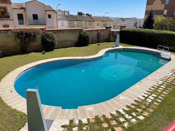 Foto 1 de Dúplex en venda a Úbeda de 5 habitacions amb terrassa i piscina