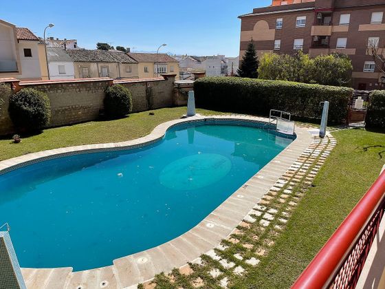 Foto 2 de Dúplex en venda a Úbeda de 5 habitacions amb terrassa i piscina