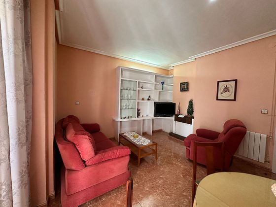 Foto 2 de Piso en alquiler en Úbeda de 3 habitaciones con muebles y balcón