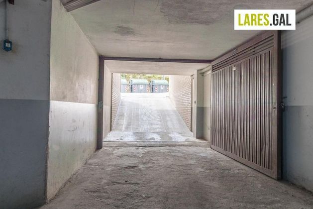 Foto 2 de Alquiler de garaje en Cangas de 100 m²