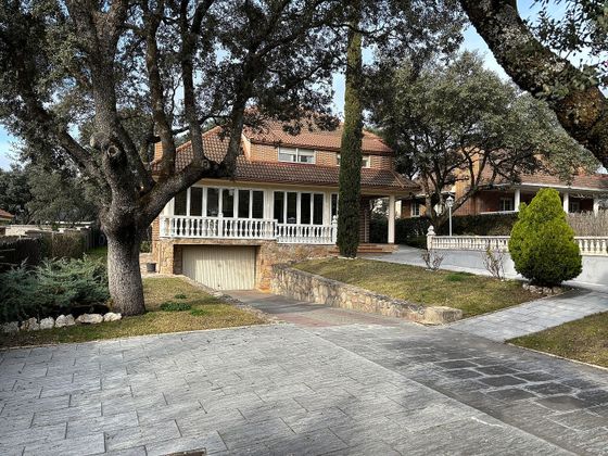 Foto 2 de Xalet en venda a Navalquejigo - Los Arroyos de 5 habitacions amb terrassa i piscina