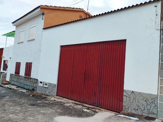 Foto 2 de Casa en venta en Hoyo de Pinares (El) de 4 habitaciones con terraza y calefacción