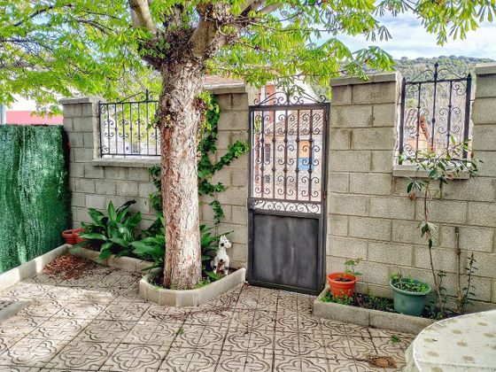 Foto 1 de Casa adossada en venda a Hoyo de Pinares (El) de 4 habitacions amb piscina i jardí