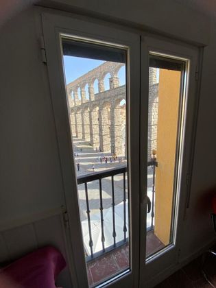 Foto 1 de Pis en lloguer a Centro - Segovia de 2 habitacions amb mobles i balcó
