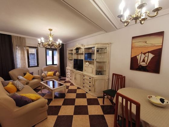 Foto 1 de Alquiler de piso en San Lorenzo - San Marcos de 2 habitaciones con muebles y calefacción
