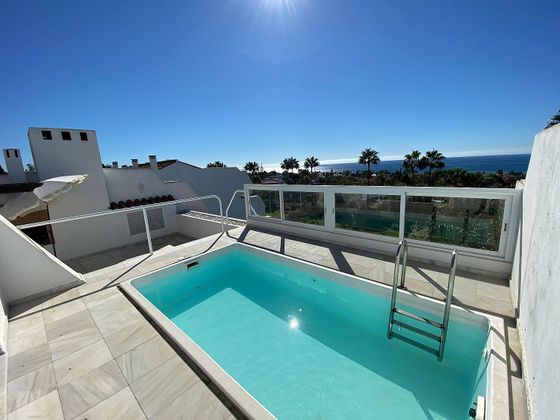 Foto 1 de Ático en alquiler en calle Bahia Real de 3 habitaciones con terraza y piscina