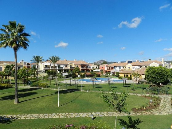 Foto 1 de Venta de casa adosada en urbanización Villas y Golf de 4 habitaciones con terraza y piscina
