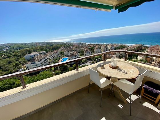 Foto 1 de Alquiler de estudio en urbanización Marbella del Este con terraza y piscina