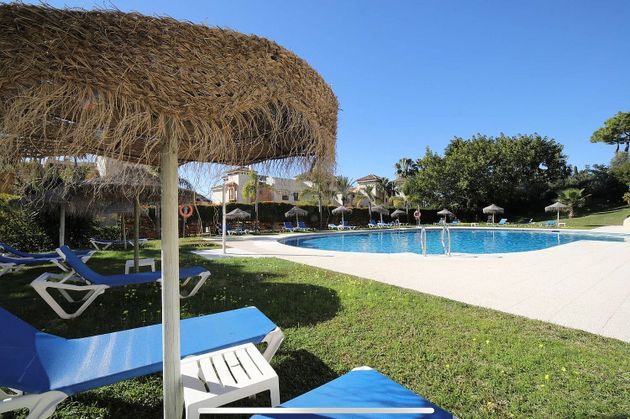 Foto 1 de Venta de estudio en calle Marbella del Este con terraza y piscina