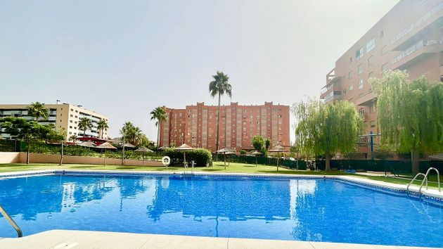 Foto 2 de Piso en venta en El Cónsul - Ciudad Universitaria de 2 habitaciones con piscina y garaje