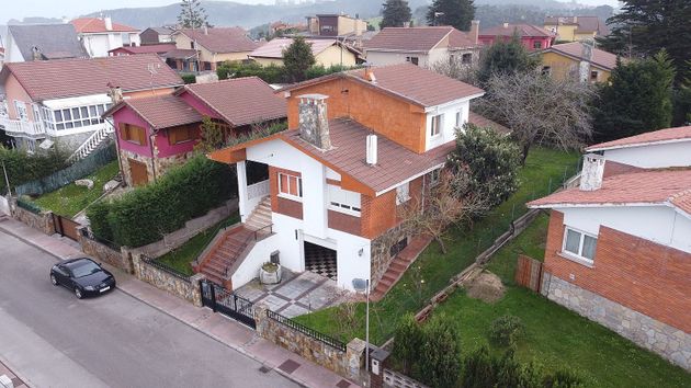Foto 1 de Xalet en venda a Carreño de 4 habitacions amb terrassa i piscina