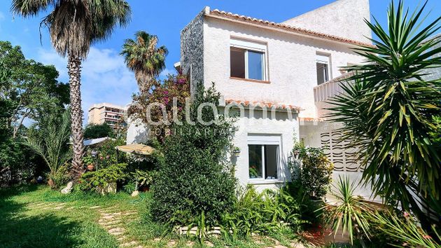 Foto 2 de Casa adossada en venda a Playa de Gandia de 3 habitacions amb terrassa i garatge