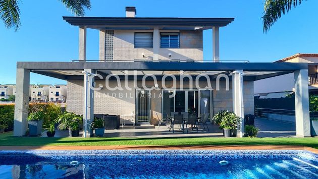 Foto 2 de Venta de chalet en Urbanizaciones- Santa Ana- Las Estrellas de 4 habitaciones con terraza y piscina