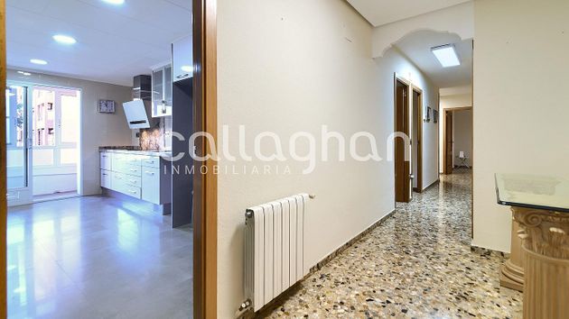 Foto 2 de Pis en venda a La Constitución - Canaleta de 4 habitacions amb garatge i balcó
