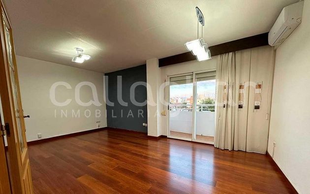 Foto 1 de Piso en alquiler en La Malva-rosa de 4 habitaciones con balcón y aire acondicionado