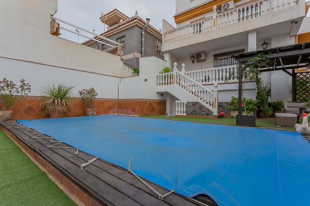 Foto 1 de Casa en venta en Maracena de 4 habitaciones con piscina y jardín