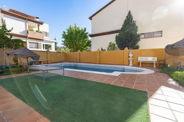 Foto 1 de Xalet en venda a Peligros de 4 habitacions amb terrassa i piscina