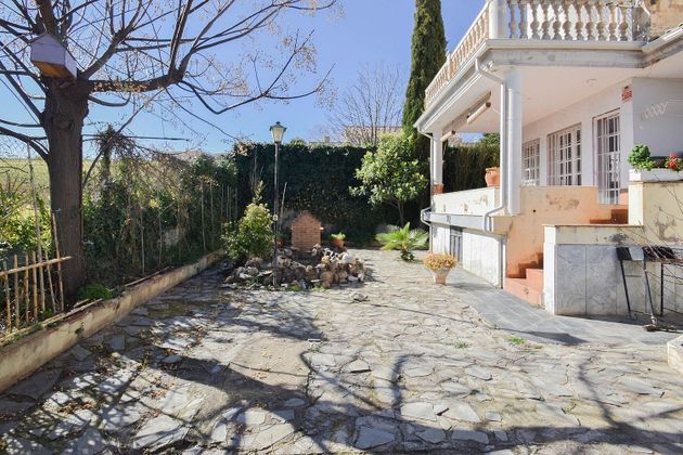 Foto 2 de Venta de casa en Gójar de 5 habitaciones con terraza y jardín