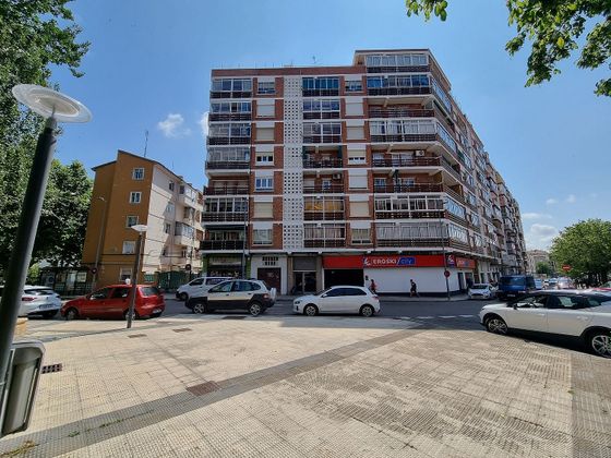Foto 2 de Pis en venda a calle Menéndez Pidal de 4 habitacions amb terrassa i calefacció