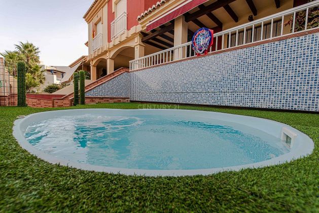 Foto 1 de Casa en venda a calle Flor de Loto de 3 habitacions amb terrassa i piscina