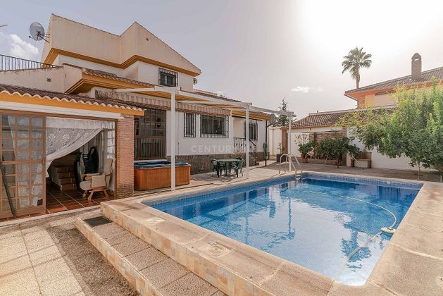 Foto 2 de Casa en venda a calle León Felipe de 5 habitacions amb terrassa i piscina