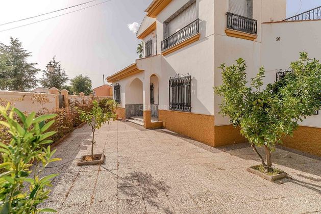 Foto 1 de Casa en venta en calle León Felipe de 5 habitaciones con terraza y piscina