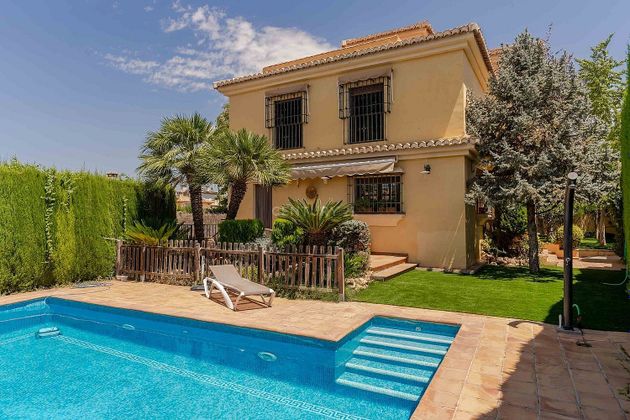 Foto 1 de Casa en venda a calle Almeces de 4 habitacions amb terrassa i piscina