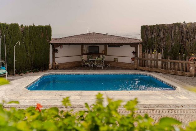 Foto 2 de Venta de casa en calle Lino de 4 habitaciones con terraza y piscina