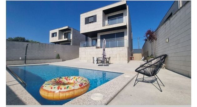 Foto 1 de Chalet en venta en Adina-Portonovo de 3 habitaciones con terraza y piscina