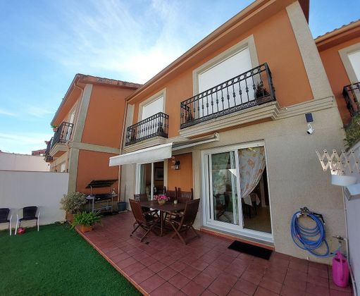 Foto 1 de Casa adosada en venta en Sanxenxo de 4 habitaciones con terraza y piscina