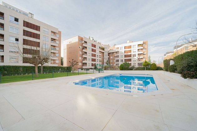 Foto 1 de Venta de piso en Aravaca de 3 habitaciones con terraza y piscina