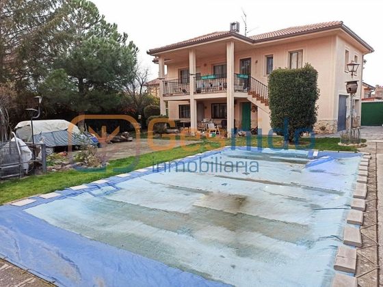 Foto 1 de Xalet en venda a Palazuelos de Eresma de 3 habitacions amb piscina i garatge