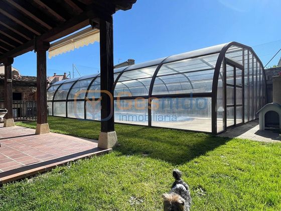 Foto 2 de Chalet en venta en Torrecaballeros de 5 habitaciones con terraza y piscina