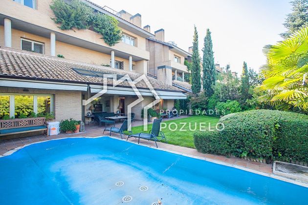 Foto 2 de Pis en venda a paseo De Hontanar de 4 habitacions amb terrassa i piscina