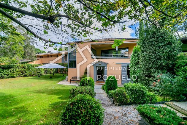Foto 1 de Casa en venda a Encinar de los Reyes de 4 habitacions amb terrassa i piscina