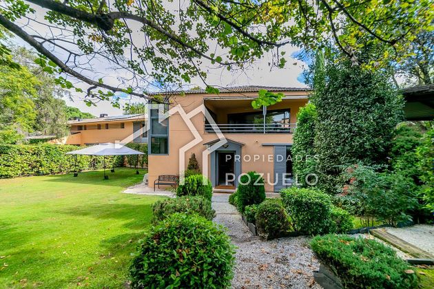 Foto 2 de Casa en venda a Encinar de los Reyes de 4 habitacions amb terrassa i piscina
