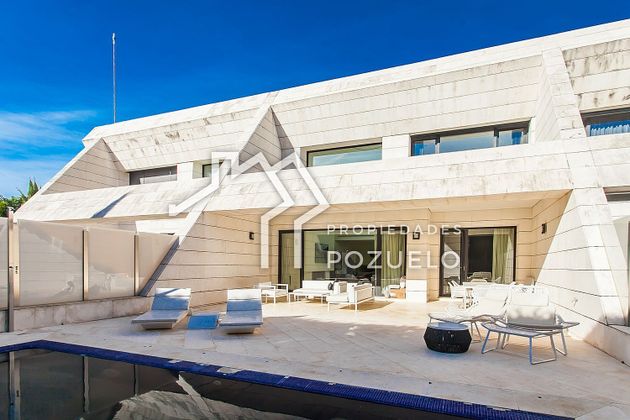 Foto 1 de Casa en venda a paseo De Los Lagos de 6 habitacions amb terrassa i piscina
