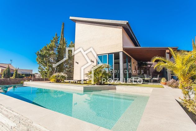 Foto 1 de Chalet en venta en La Cabaña de 5 habitaciones con piscina y garaje