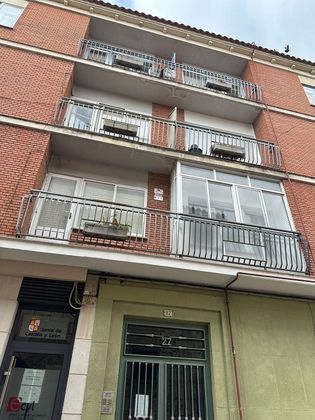 Foto 1 de Pis en venda a calle San Pedro de 4 habitacions amb terrassa i balcó